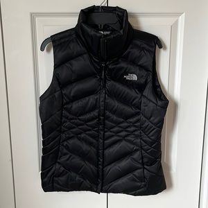 Black north face vest - womens